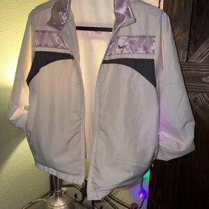 ⚠️ Nike Women’s Lightweight Zip-Up Windbreaker Jacket – READ ⚠️